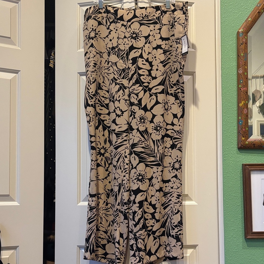 Nine West Black and Tan Floral Wide Leg Pants